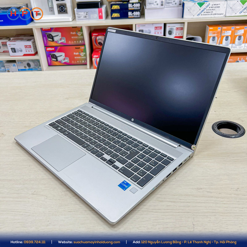 Laptop HP 450 G8 thiết kế nhỏ gọn, sang trọng